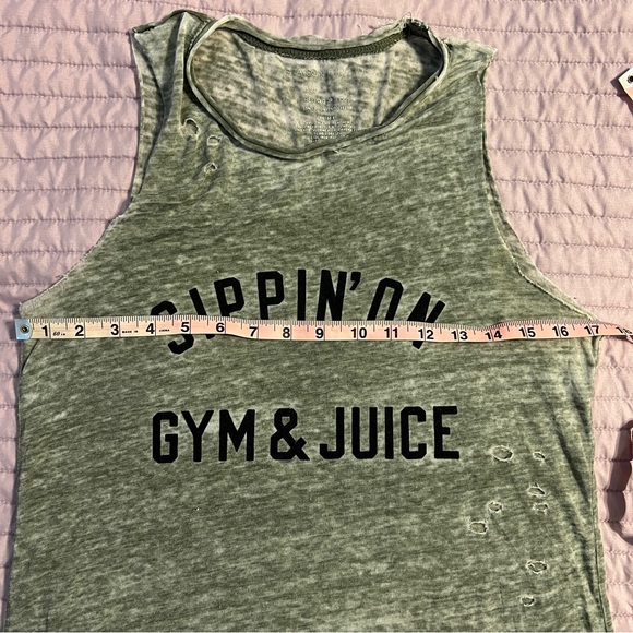 Distressed “Gym and Juice” Muscle Shirt S - Picture 8 of 9